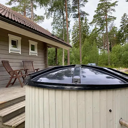 Merineitsi Peamaja Kahele Saunaga * Tahkuna